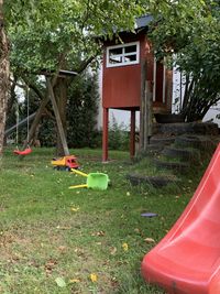 Kinderhaus mit Spielplatz