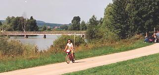 Radweg am Altmuehlsee